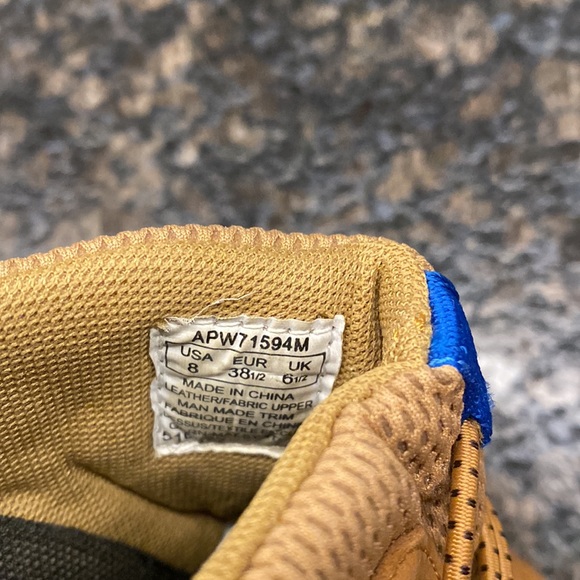 Rockport rubber sole suede mules with bungee closure. Sable tan color size 8 - Picture 5 of 5